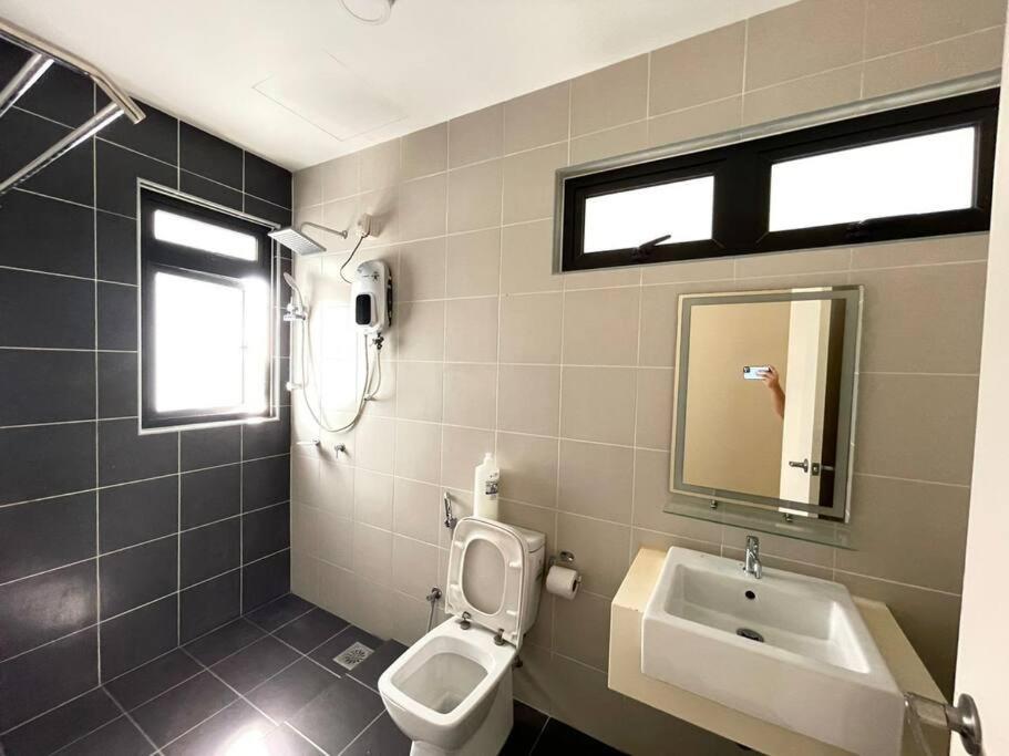Meridin Medini By Wp Homestay Nusajaya  Exterior foto