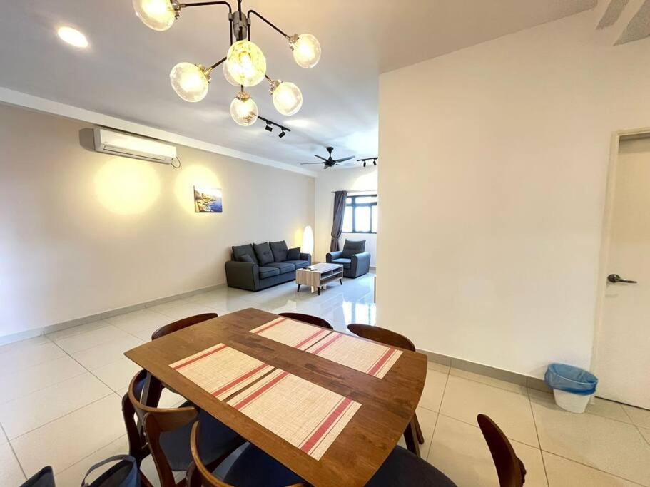 Meridin Medini By Wp Homestay Nusajaya  Exterior foto